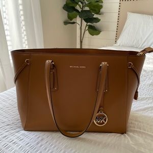 Michael Kors Jet Set Tote